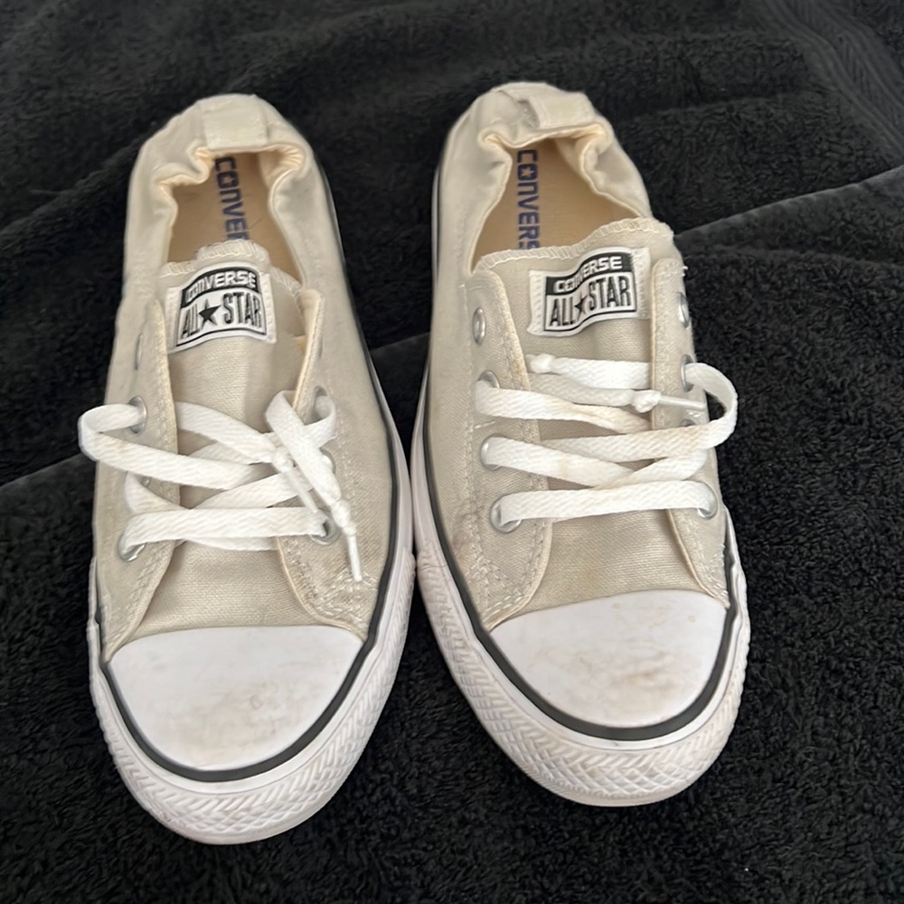 Woman’s Canvas  Converse All Star size 9